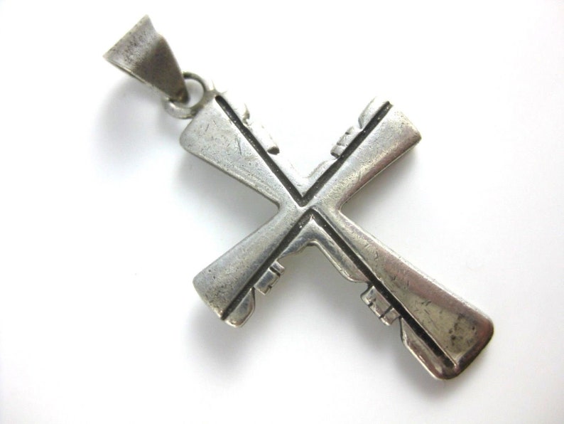 Vintage Sterling Silver Cross Pendent
