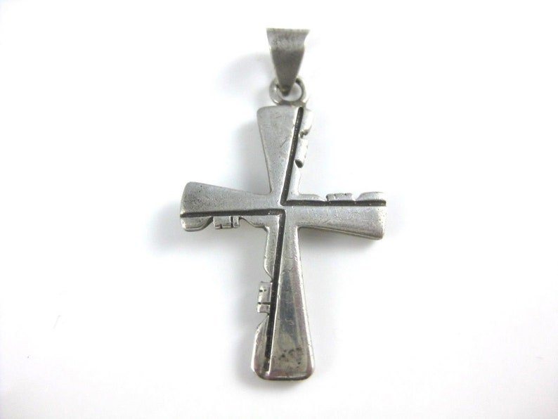 Vintage Sterling Silver Cross Pendent