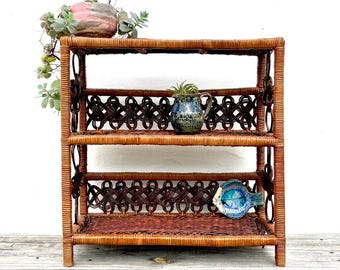 Piccola mensola vintage in rattan francese, scaffale decorativo intrecciato