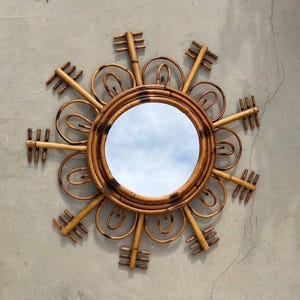 Round vintage rattan mirror, rattan sun mirror, vintage rattan mirror, wicker mirror, mid-century rattan mirror, round mirror, flower mirror