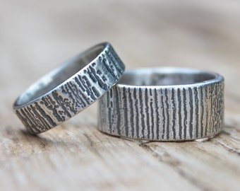 sterling silver wedding band set . engraved you and me wedding rings bands . handmade woodgrain wedding ring set by peacesofindigo
