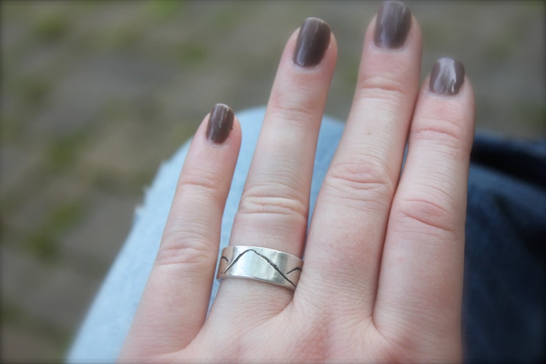 rustic mountain wedding band ring . engraved sterling silver mountain landscape band by peacesofindigo . size 4 5 6 7 8 9 10 11 12 image 2