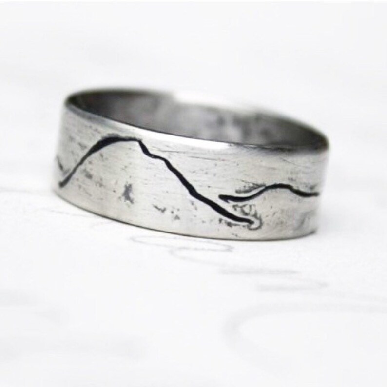 rustic mountain wedding band ring . engraved sterling silver mountain landscape band by peacesofindigo . size 4 5 6 7 8 9 10 11 12 image 1