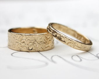 14k yellow white or rose gold wedding ring set with engraved vines . handmade by peacesofindigo