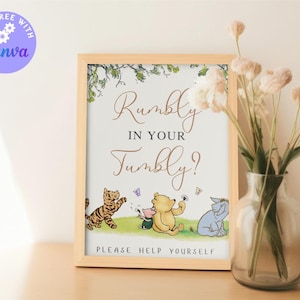 Może przedstawiać: Tablica w stylu Kubusia Puchatka z brązową drewnianą ramą. Tablica głosi "Rumbly in your tumbly?" i zawiera ilustracje Kubusia Puchatka, Prosiaczka, Tygrysa i Kłapouchego. Tablica zawiera r&oacute;wnież napis "Please help yourself".