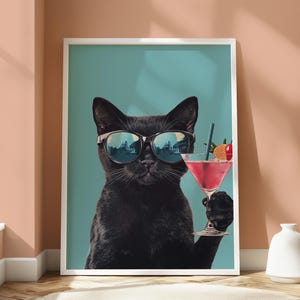 Impresión de gato negro - Póster de cóctel de gato - Diseño animal peculiar - Arte mural de gatos - Decoración del hogar para amantes de los animales - Retrato de gato - Arte mural divertido de gatos