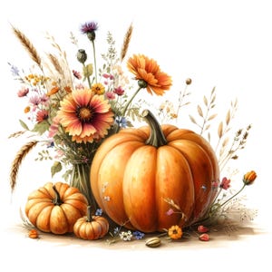 Op de afbeelding: Een aquarel illustratie van een herfsttafereel. Drie oranje pompoenen van verschillende grootte zijn gerangschikt met een boeket kleurrijke bloemen en tarwearen. De pompoenen hebben groene stelen en liggen op een lichtbruin oppervlak.