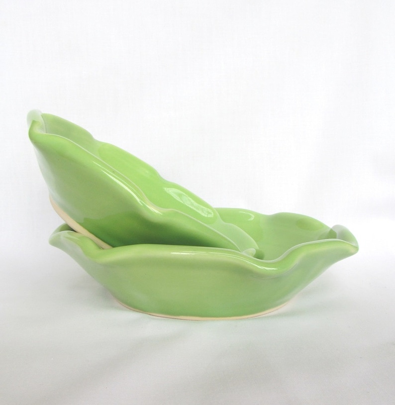 Serving Bowl Set Bright Apple Green with Ruffled Edges image 1