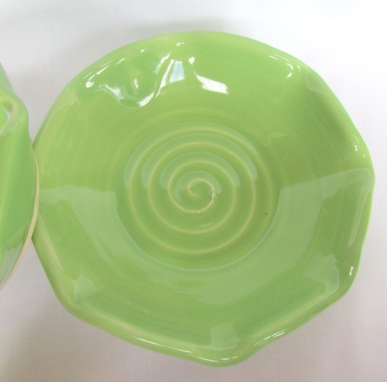 Serving Bowl Set Bright Apple Green with Ruffled Edges image 3