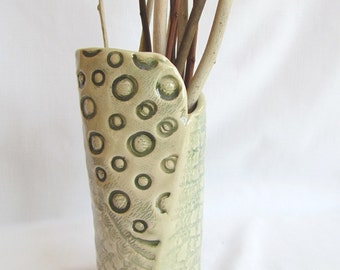 Green Textured Pattern Pottery Vase