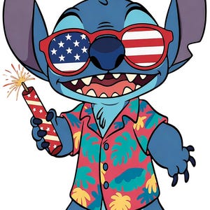 Op de afbeelding: Een cartoon illustratie van een blauw alien karakter met een rode zonnebril met een Amerikaans vlagontwerp en een rood Hawaiiaans shirt met een tropisch patroon. Het karakter houdt een vuurwerk vast.