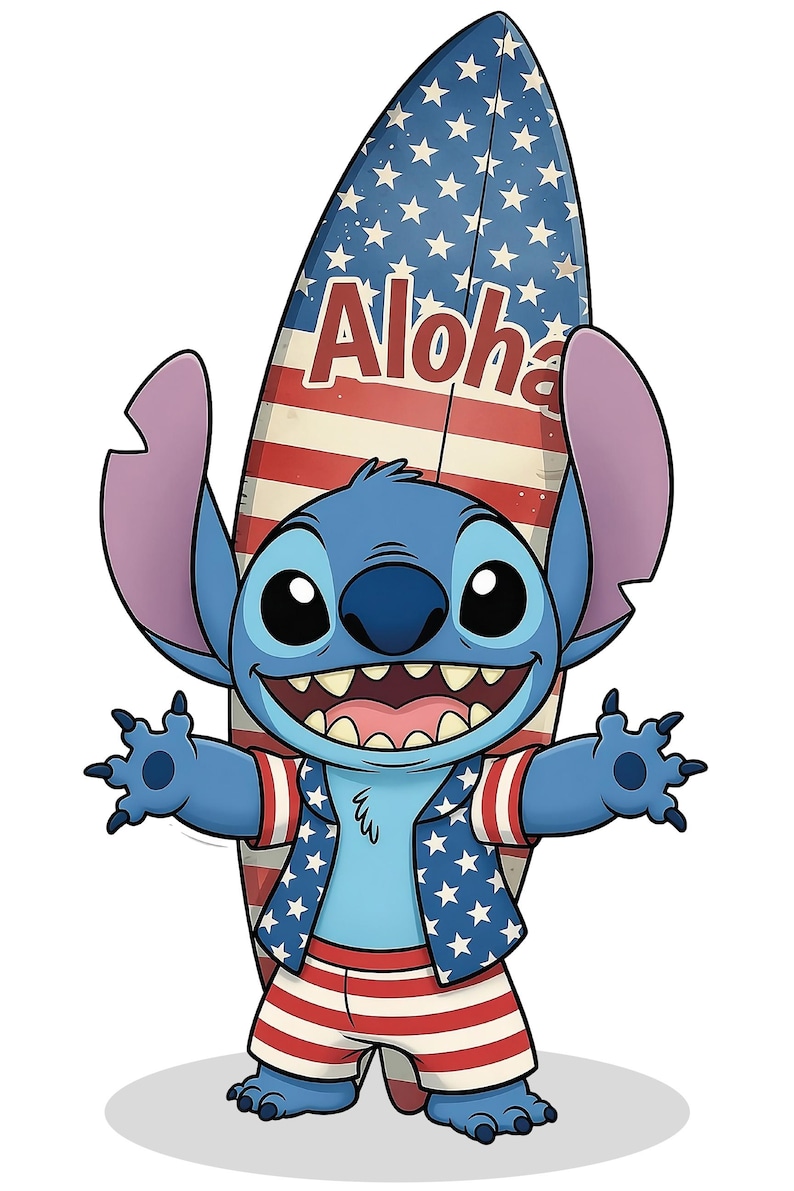 Op de afbeelding: Een cartoon illustratie van Stitch, een blauw buitenaards personage, lachend en met een surfboard. Het surfboard heeft een rood-wit gestreept ontwerp met blauwe sterren en het woord "Aloha". Stitch draagt een patriottische outfit.