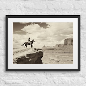 MONUMENT EDGE - Foto incorniciata di un cowboy, decorazione da parete western moderna, arte da parete del sud-ovest, arte del selvaggio West, poster del deserto, poster di un cavallo, fattoria