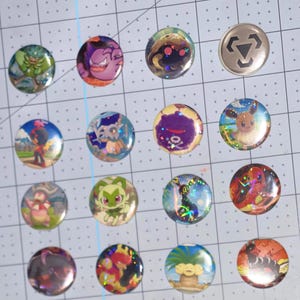 Botones aleatorios de 32 mm reutilizados de cartas Pokémon