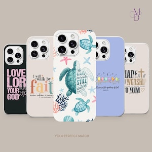 Könnte beinhalten: Fünf Smartphone-Hüllen mit religiösen und naturbezogenen Motiven. Die Hüllen zeigen Texte wie 'LOVE THE LORD YOUR GOD', 'I will walk by faith', 'He leads me beside STILL WATERS', 'I will sing of the goodness of God' und 'MADE TO WORSHIP'.