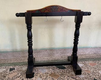 Support pour gongs tibétains peints de façon traditionnelle (noir)