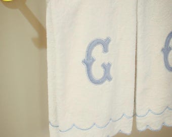 Asciugamano personalizzato blu con applicazioni e bordo smerlato / Asciugamani con applicazioni / Regali personalizzati / Regali per la casa