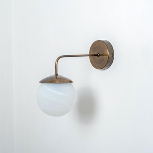Applique murale minimaliste art déco, applique globe en verre, luminaire mural de chambre à coucher, applique murale élégante de salle de bain, applique murale de style campagnard moderne
