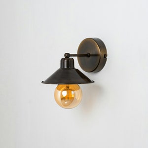 Aplique de pared vintage con pantalla de metal, lámpara de pared de latón envejecido, aplique de estilo rústico, aplique de pared rústico, aplique de tocador de baño, lámpara de pared para dormitorio