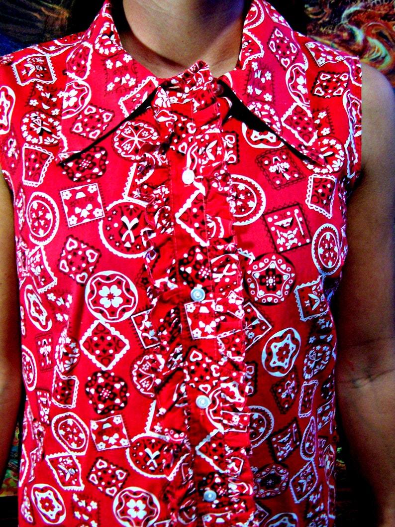Western Blouse red bandana print sleeveless cowgirl top M