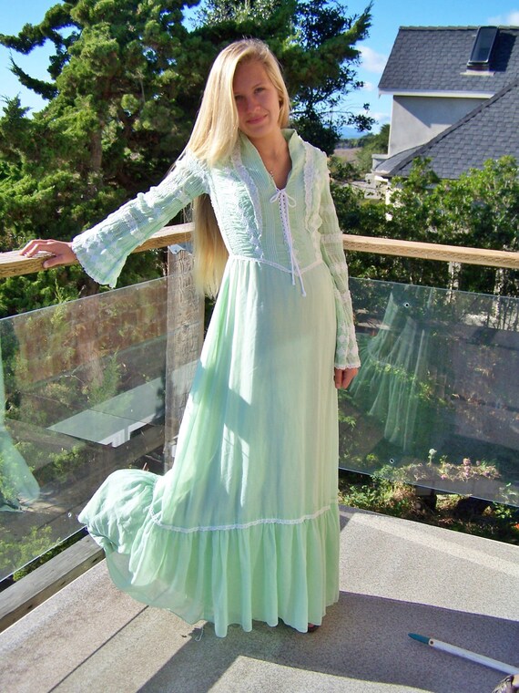 70s Dress Renaissance Peasant Lace up Romantic Gun