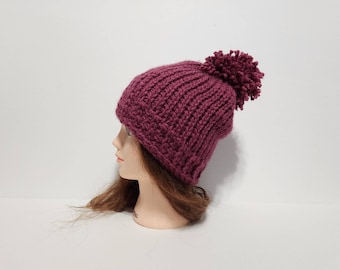 Tunesisch gehaakte muts met pompon, slouchy muts