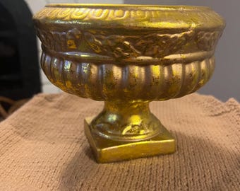 Cuenco con pedestal dorado: Centro de mesa y macetero para decoración del hogar