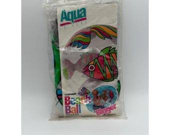 Pelota de playa inflable transparente Aqua-Leisure de 1997 con diseño de peces tropicales, 58 cm (23 pulgadas).