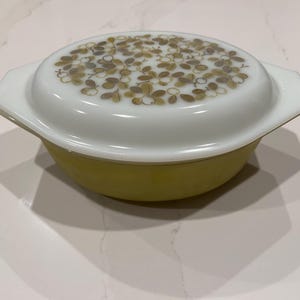 Vintage PYREX Verde Green Olives 043-B Casserole Dish With Lid 943 C - 2pc