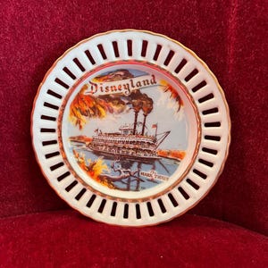 Disneyland 1950s Mark Twain Lace Edge Eleanore Welborn Collectable Plate