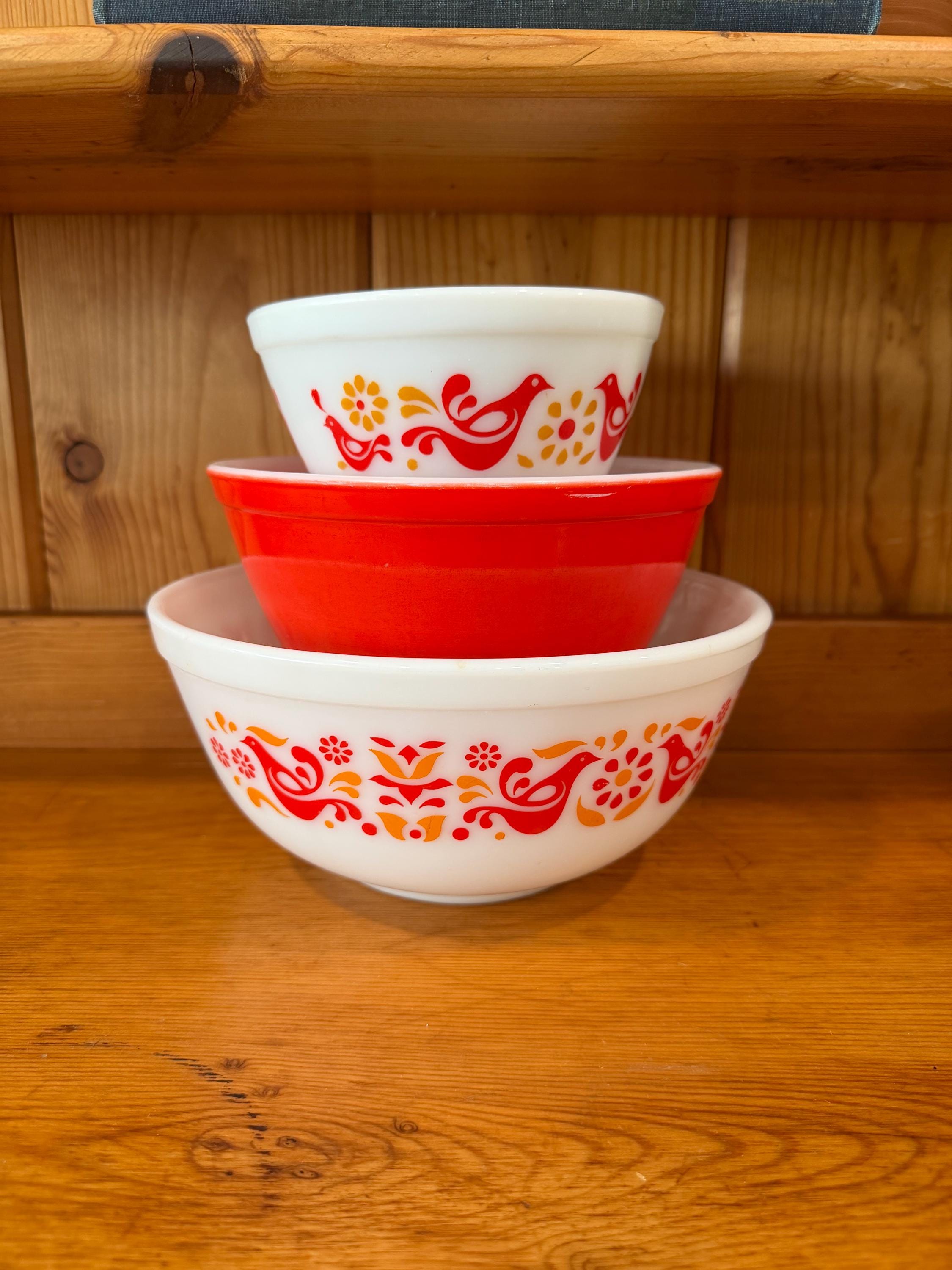 RARE Friendship Set of Vintage Pyrex Mixing Bowls - Set of Three