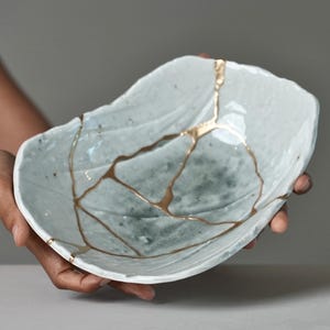 Large Kintsugi White Stoneware Bowl | Japanese Pottery Repaired with Gold | Resilience Gift | Personalized Gold Lettering Available