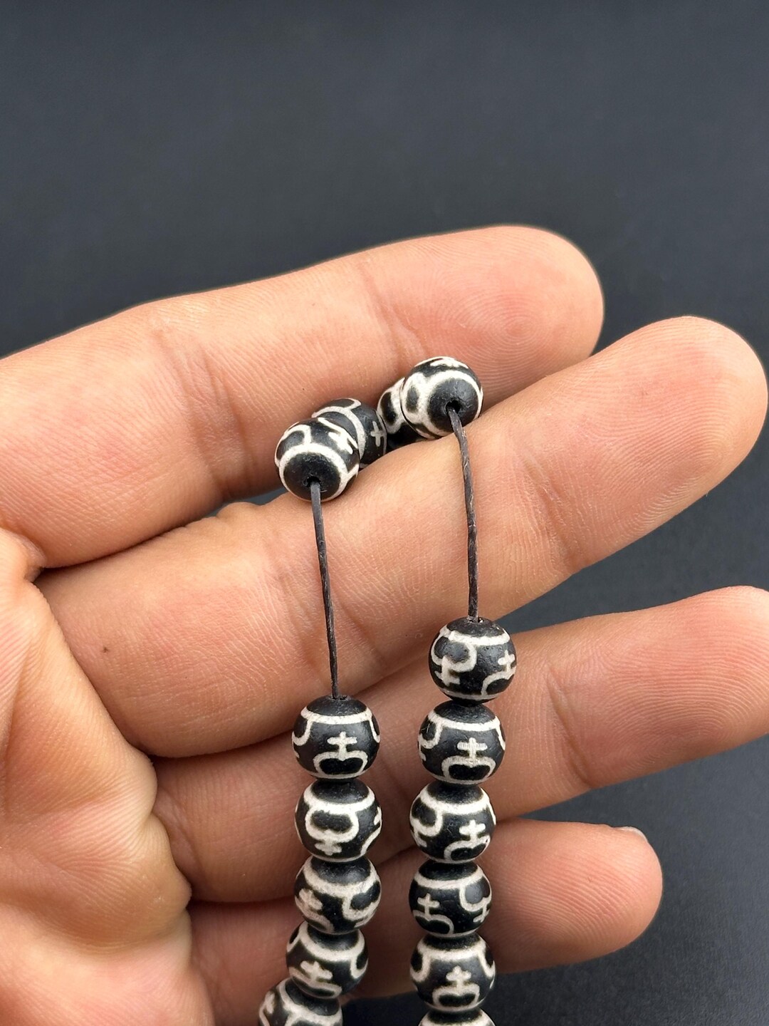 ヴィンテージのアフガニスタン産黒瑪瑙ビーズ - Etsy 日本