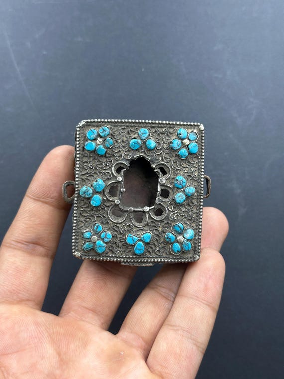 Incredible Vintage Native American Navajo Domed Turquoise Sterling Silver Oblique Bracelet Incredible Vintage Native American Navajo Domed Turquoise Sterling Silver Oblique Bracelet