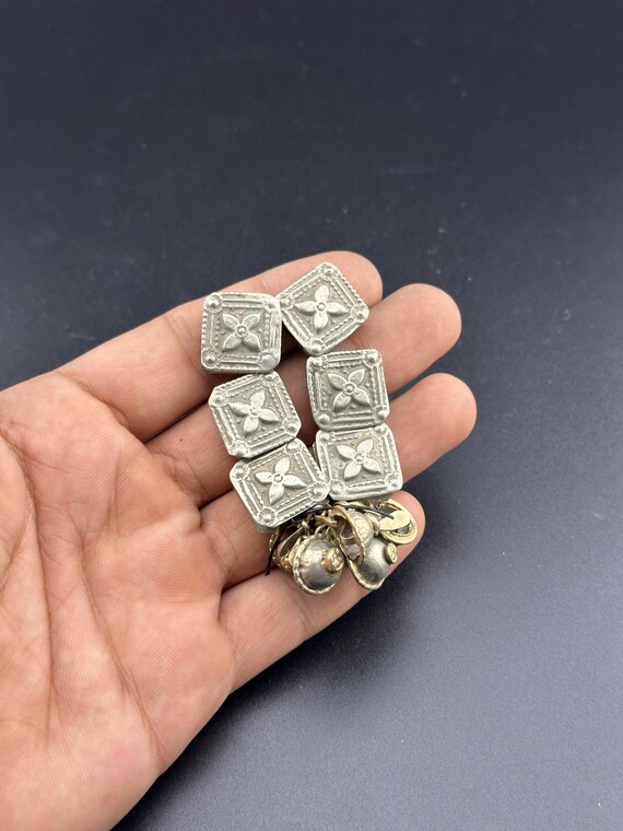 アフガニスタン産の手作りアンティーク シルバー ビコーン ビーズ