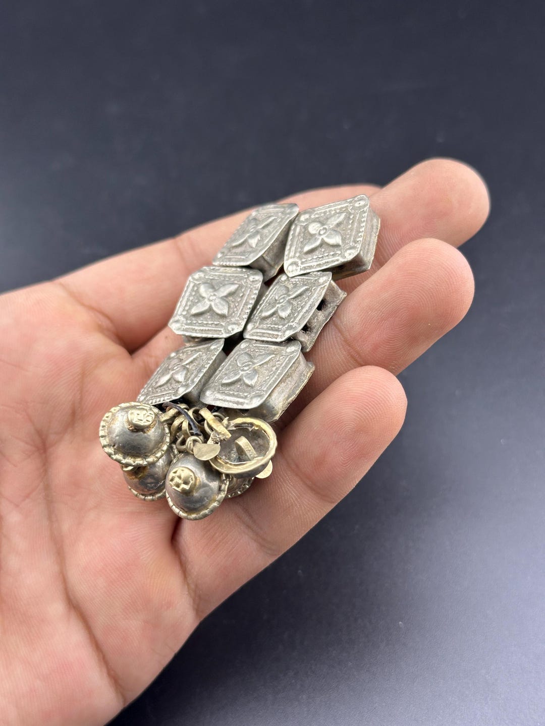 upepo◎アフガニスタンビンテージ品4点 アフガニスタン産の手作りアンティーク シルバー ビコーン ビーズ