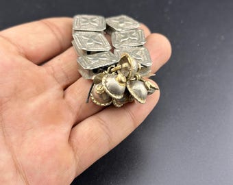 アフガニスタン産の手作りアンティーク シルバー ビコーン ビーズ