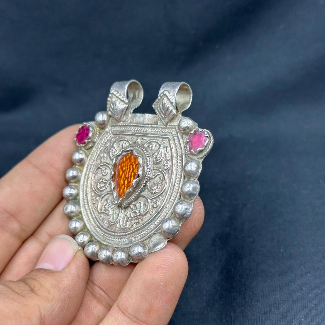 ヴィンテージ クチ ペンダント、アフガニスタンの部族ジュエリー