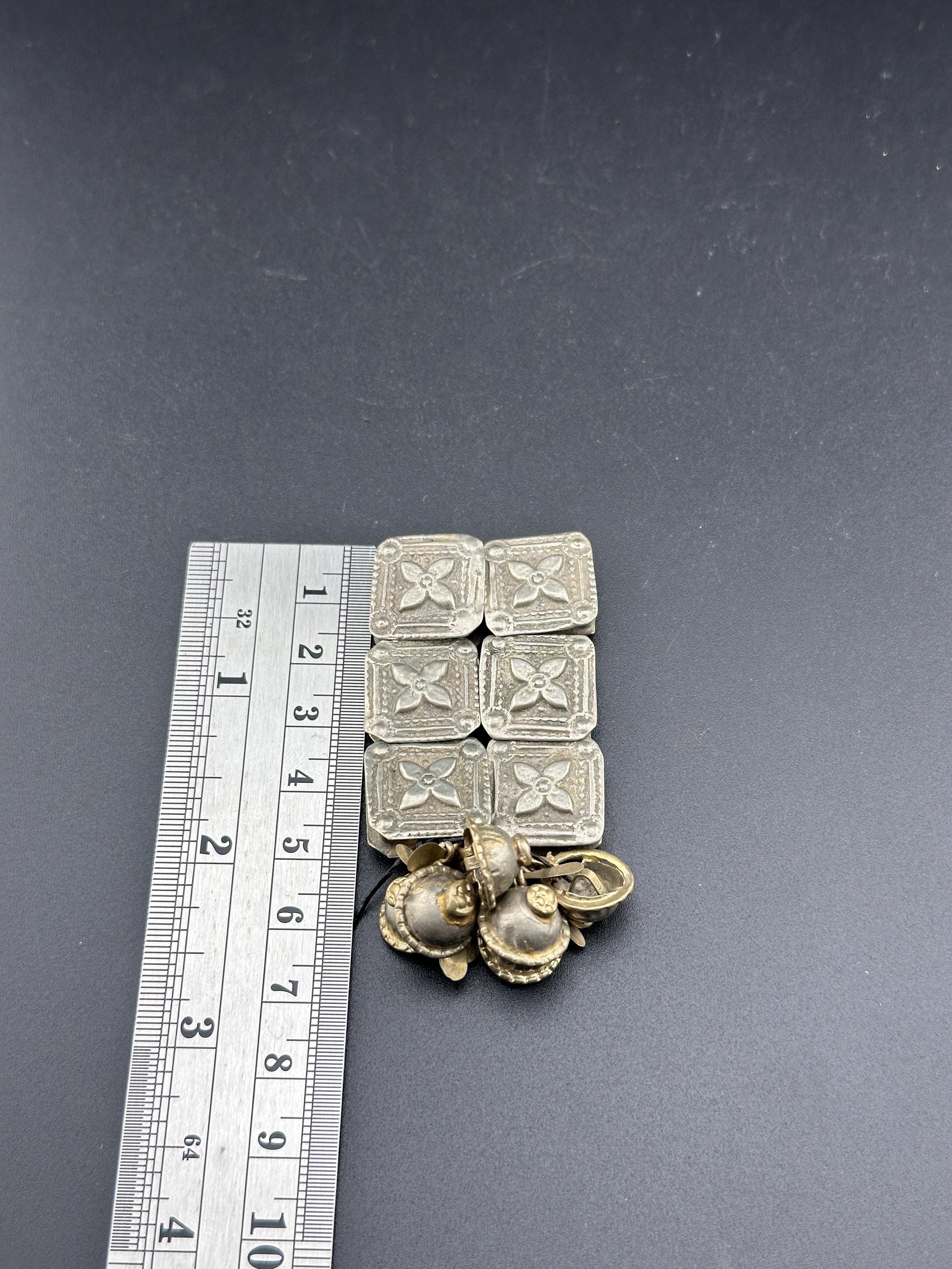 アフガニスタン産の手作りアンティーク シルバー ビコーン ビーズ