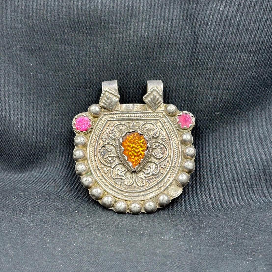 ヴィンテージ クチ ペンダント、アフガニスタンの部族ジュエリー