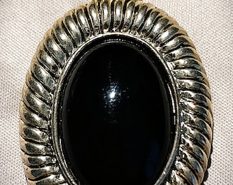 Lovely Vintage Black Onyx Pendant: Silver-Toned with Beautiful Rope-Like Frame!