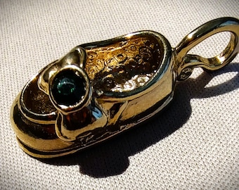 Adorable Vintage Baby Shoe Charm Pendant: Gold-Tone with Lovely Green Jewel!