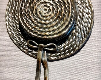 Adorable Vintage Pendant: Silver-Toned Straw Be-ribboned Garden Hat!