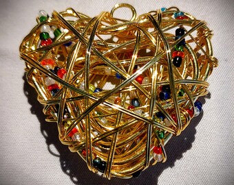 Stunning Wire Heart Beaded Pendant: Gold-Toned with Mesmerizing Details!