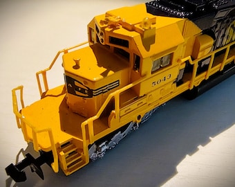 Santa Fe (ATSF) N-scale EMD SD40-2 Diesel in the Box - Vintage Bachmann from the 1980s!