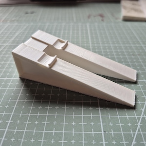 3D Printed Car Ramp for 1:64 Scale Models - Diecast Diorama Accessories -