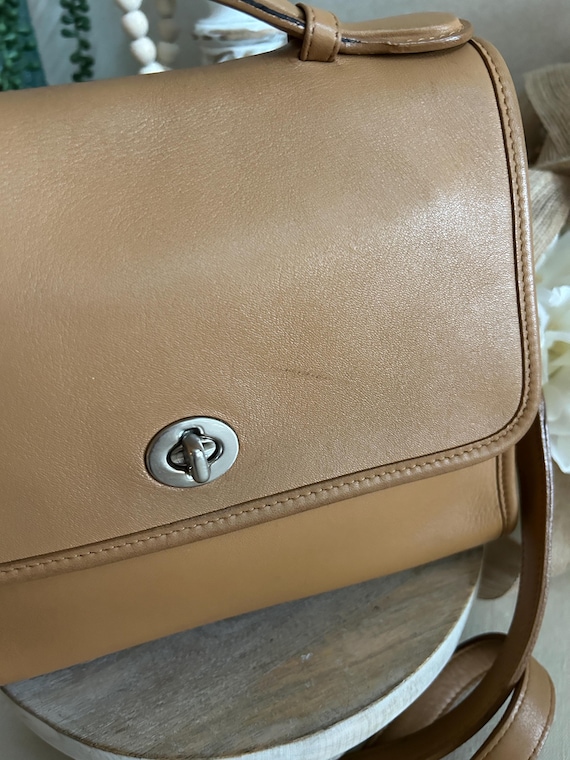 Costa Rica Vintage Coach Camel Nickel Court Bag Crossbody Top