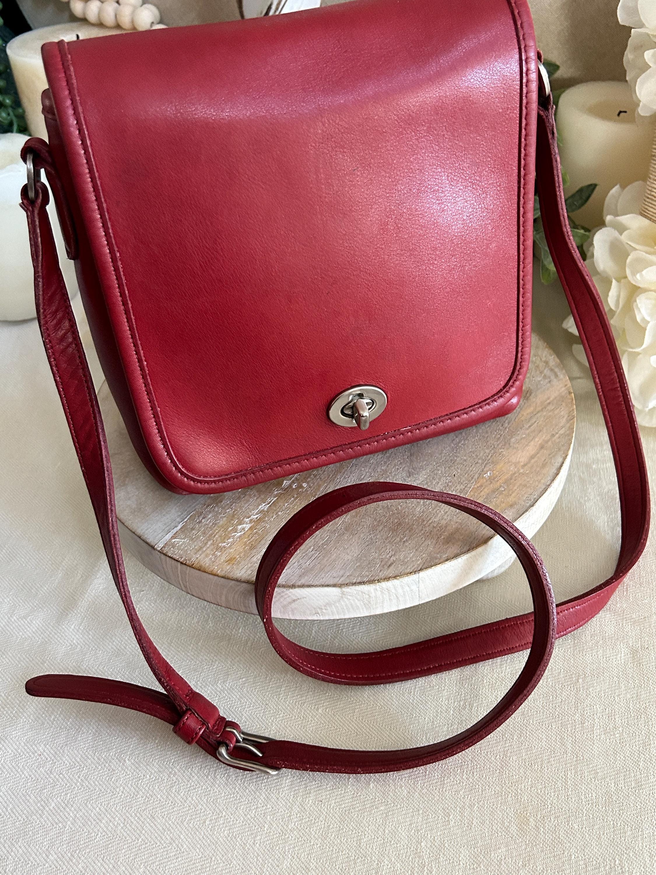 バッグ Coach Signature Legacy Flap Bag Red COACH Legacy Luxury Designer Leather Swingpack Crossbody Bag