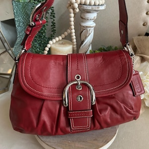 バッグ Coach Soho Shoulder Bag Red Leather Trim Coach Soho Shoulder / Crossbody Buckle Flap Purse Creed 9480