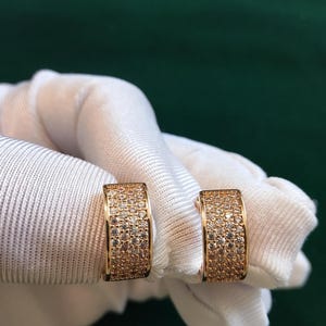 Pendientes de aro vintage Huggie con cristal, pendientes brillantes, regalo para ella, 15 mm